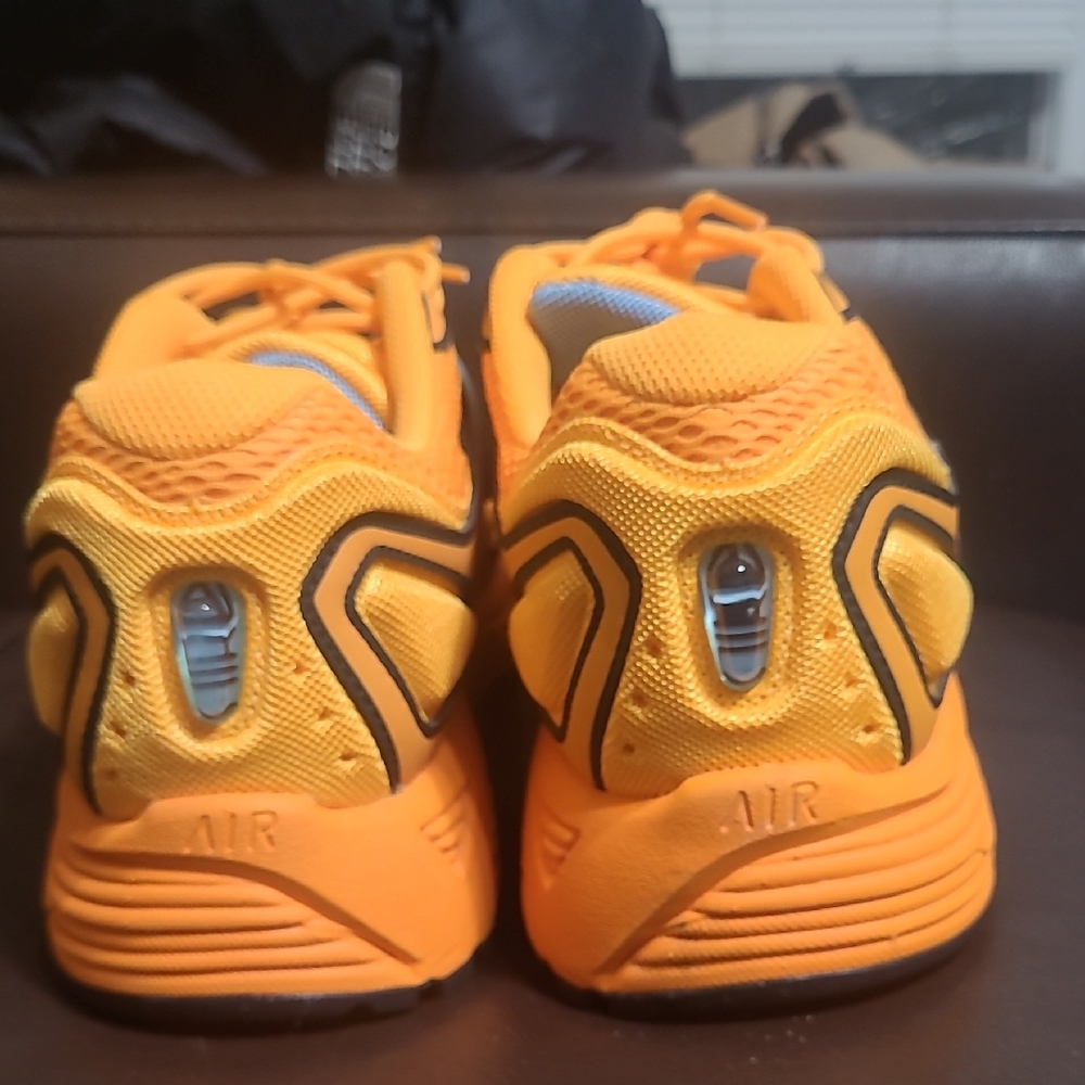 Nike Athletic Shoes in Orange and Blue - Picture 3 of 6